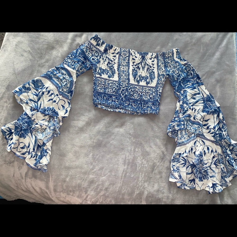 LF Three Days Crop Top Ruffle Flowy Sleeve RARE